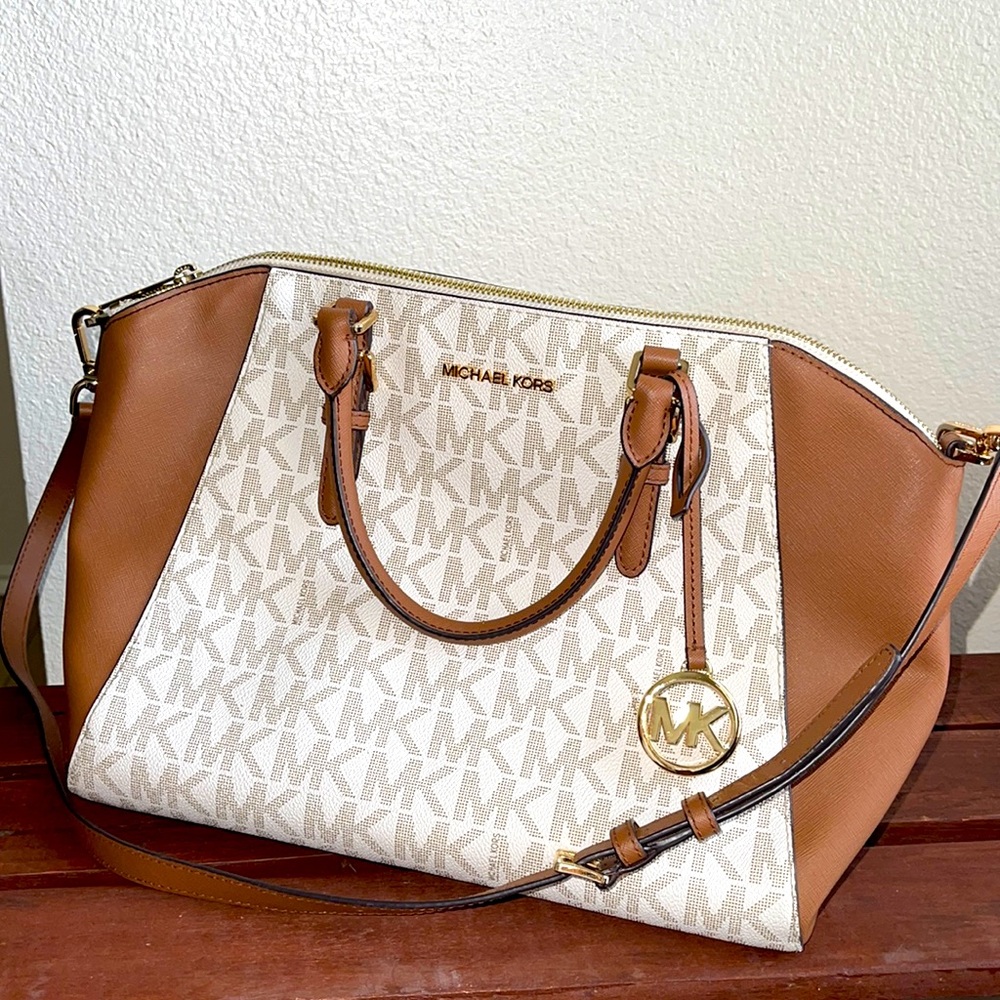 Michael Kors Ciara Large Signature Satchel